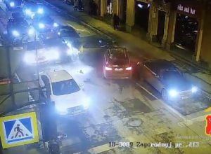В Иркутске голый мужчина в день своего рождения поджег автомобиль и квартиру