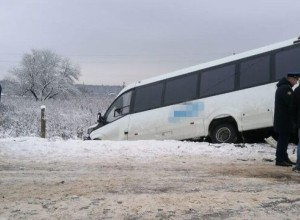 Под Калугой в ДТП с экскурсионным автобусом погиб человек, шестеро детей ранены