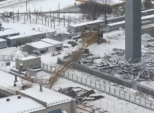 При падении башенного крана в Красногорске пострадал человек
