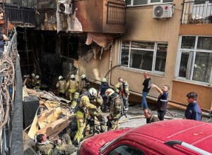 Число погибших при пожаре в жилом доме в центре Стамбула достигло 29