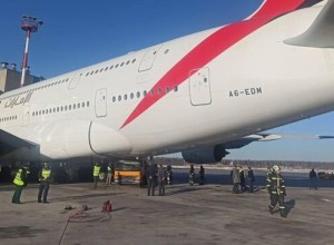 В Домодедово самолет Emirates столкнулся с машиной техобслуживания, рейс отменен