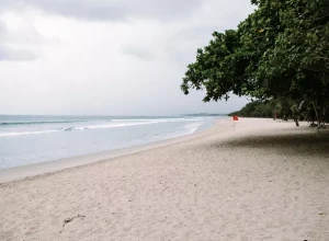 В Индонезии туристам запретили секс вне брака