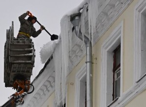 В Москве задействовали более 13 тысяч кровельщиков для очистки крыш