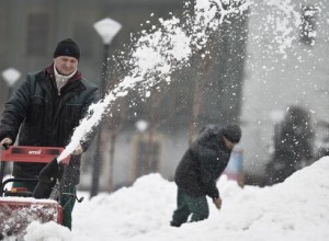 Более 150 тыс человек задействовали в уборке снега в Москве