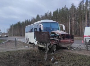 В Ленинградской области в ДТП с автомобилем и автобусом погиб человек