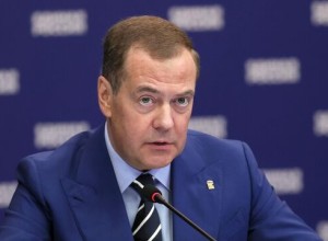 Медведев призвал крошить причастных к теракту в Крокусе