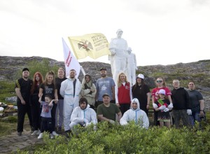 Добровольцы Единого волонтерского центра благоустраивают Вайдагубский маяк и памятники времен Великой Отечественной войны на полуострове Рыбачий