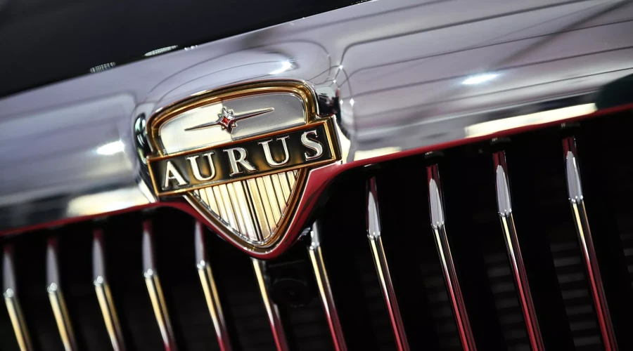 Президент Палестины ездит по Москве на автомобиле Aurus