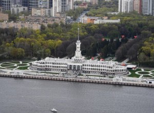  Специалисты комплекса городского хозяйства провели капитальный ремонт пешеходного моста через канал имени Москвы 