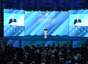 Путин поблагодарил парламентариев за своевременные решения по соцобязательствам