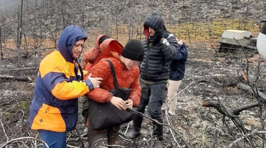 Магаданские спасатели эвакуировали из тайги геолога с острой болью в животе