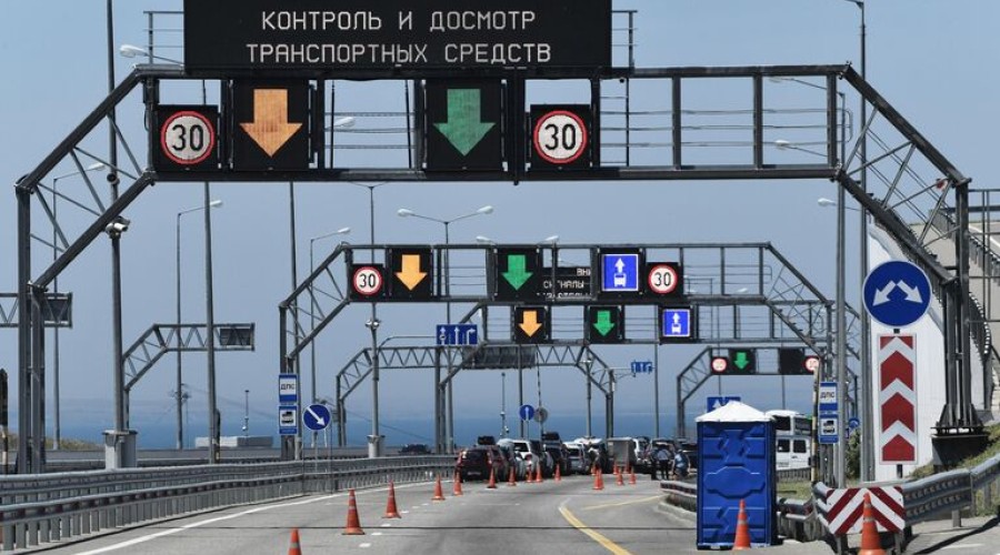 Число машин в очереди у Крымского моста за час выросло до 4 тысяч