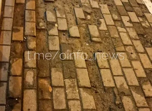 Пройти непросто и здоровому: разбит тротуар возле травмпункта в Одинцово