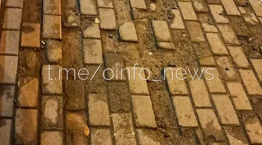 Пройти непросто и здоровому: разбит тротуар возле травмпункта в Одинцово