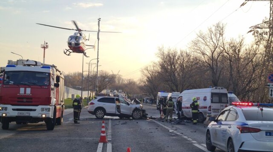 В Москве вертолет вылетел на место ДТП со скорой