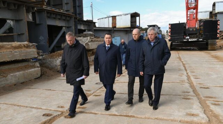 Губернатор Тверской области Игорь Руденя в среду посетил площадку строительства Западного моста