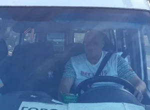 Необыкновенно вежливый водитель автобуса заряжает позитивом пассажиров в Звенигороде