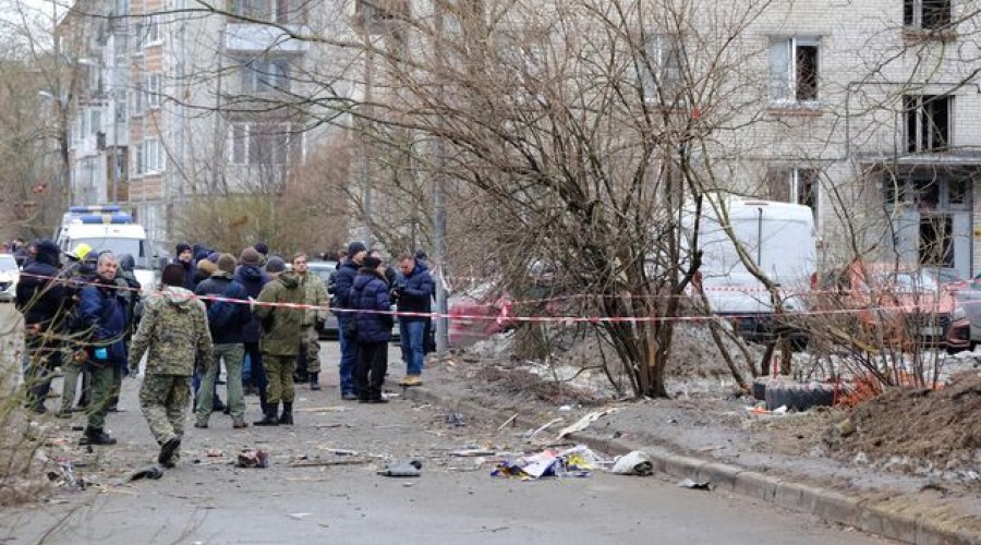 В квартиры, поврежденные при ЧП в Петербурге, вернули свет, газ и воду