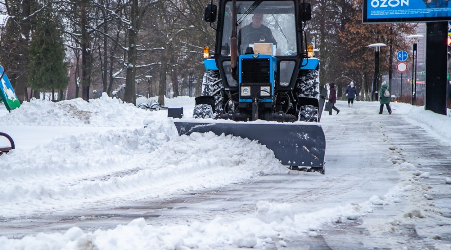 В уборке снега в Одинцовском округе задействованы 180 единиц техники и более 650 человек