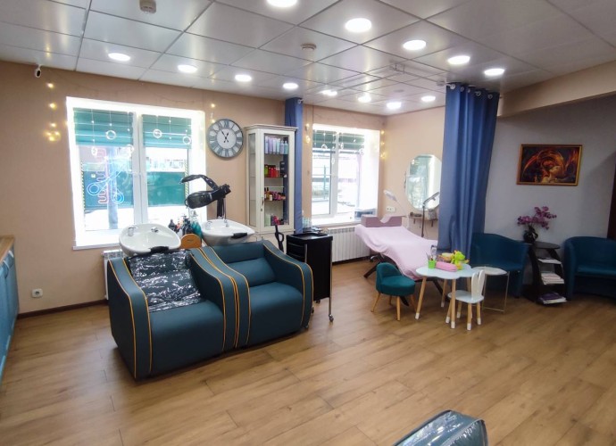 Продам помещение свободного назначения (салон красоты, массожный салон)