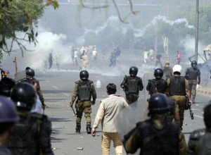 В Пакистане протестующие против отключений энергии разнесли электростанцию