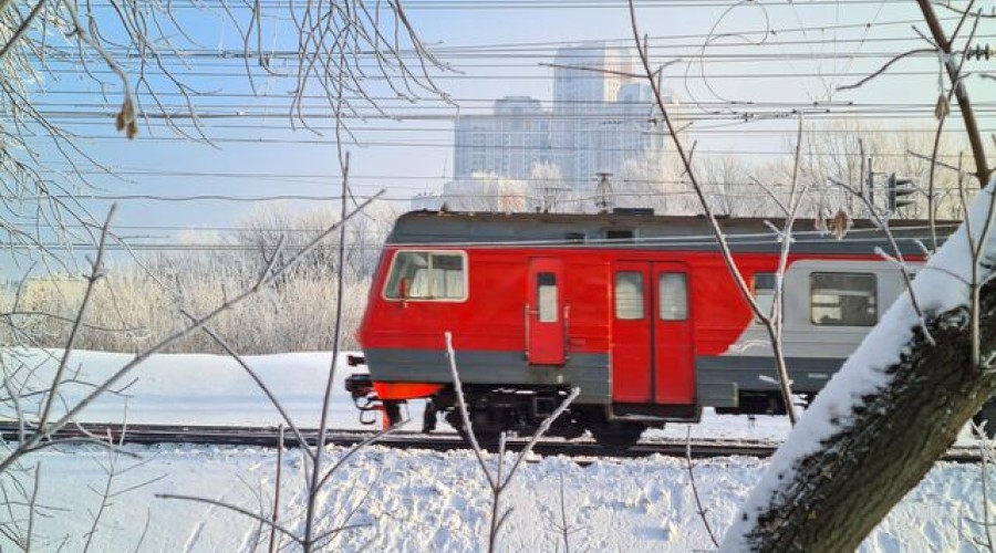 В Подмосковье приостановили движение на Рижском направлении из-за схода поезда