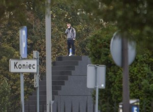 В Варшаве задержали мужчину, угрожавшего взорвать себя у памятника