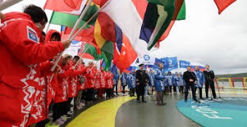 Губернатор Андрей Чибис принял участие в церемонии прибытия VI международной арктической экспедиции «Ледокол знаний» 