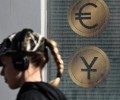 Россияне чаще покупают доллары, а продают евро