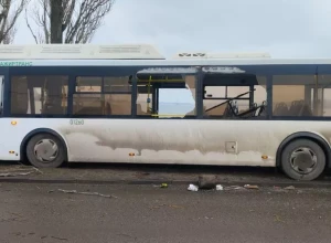 В Воронеже автобус с 60 пассажирами столкнулся с грузовиком и въехал в дерево