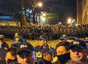Полиция в Тбилиси задерживает митингующих против закона об иноагентах