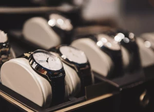 В Подмосковье мошенники заставили 17-летнюю девушку передать часы ее родителей