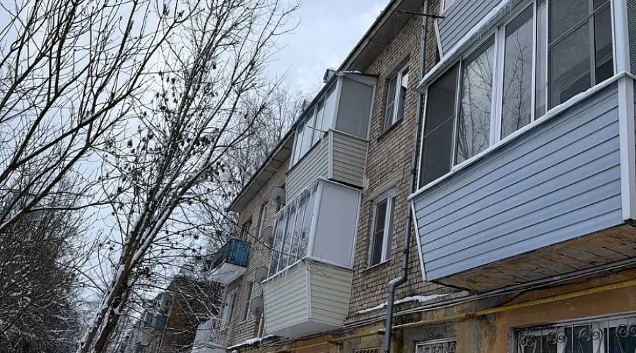 В Одинцовском округе промышленные альпинисты очищают от сосулек до пяти кровель в день