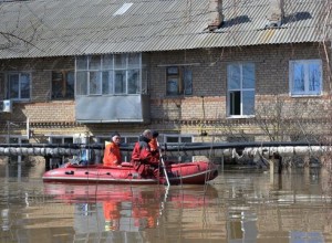 В Оренбурге число подтопленных участков выросла на 795, домов — на 211