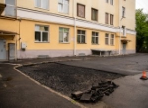 В Мурманске выполняется ямочный ремонт дворовых проездов