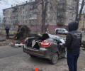 В Новокузнецке из-за падения дерева на машину погибли два человека