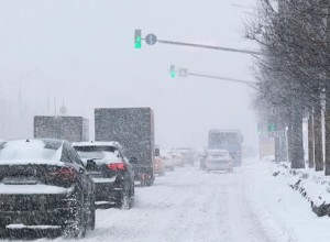 Уборка снега в Москве продолжится