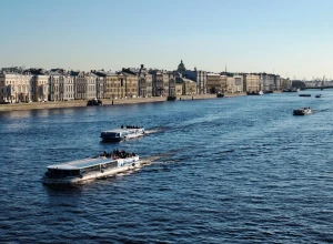 Эксперты назвали Петербург самым популярным у туристов городом для поездок в мае