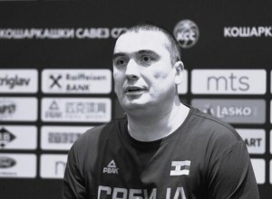 Госпитализированный тренер Голден Стэйт Милоевич умер в возрасте 46 лет