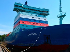 Атомный ледокол Арктика завели в сухой док для планового техобслуживания