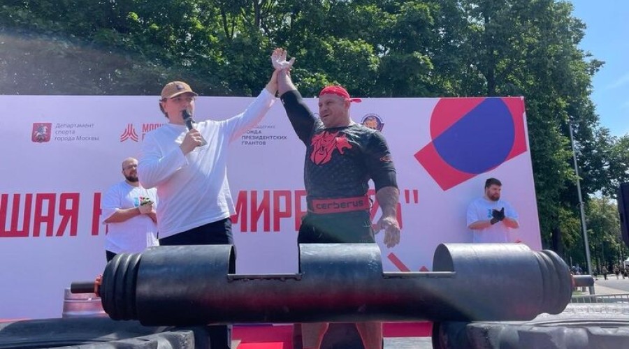 Атлет Папа может Остапенко установил рекорд России по подъему бревна