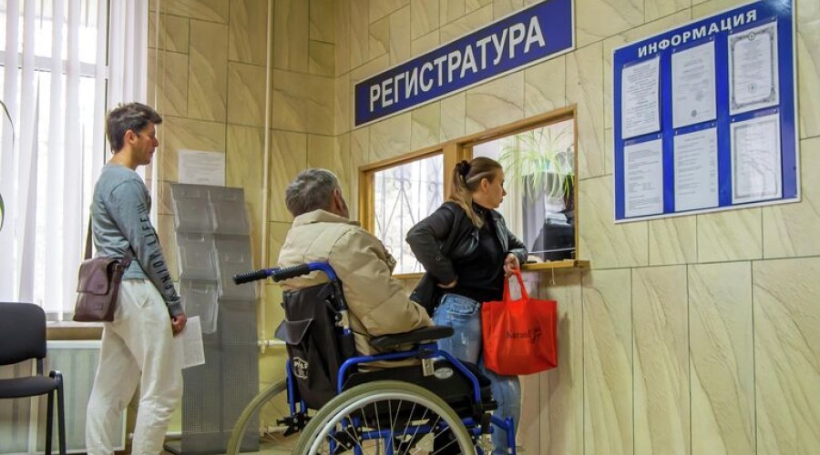 В ГД внесут проект о сокращении срока прикрепления к поликлиникам до 3 месяцев