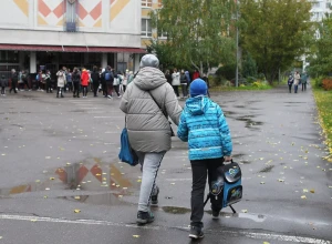 В Подмосковье увеличили размер выплаты для родителей, которые воспитывают приемных детей