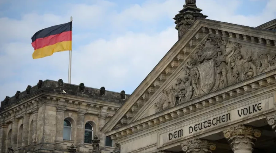 Число прошений об убежище в Германии в 2025 году сократилось на треть