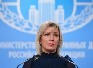 Захарова предложила страны НАТО и ЕС прокомментировать разговор Путина и Макрона