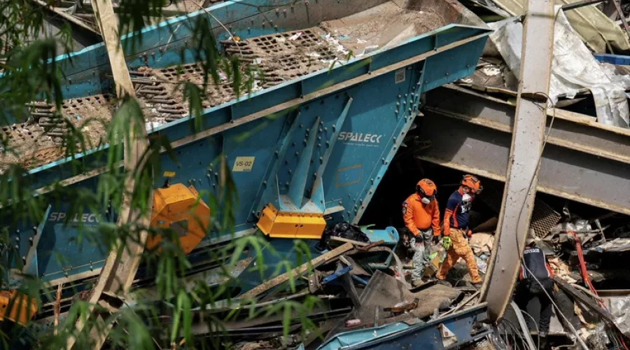 Число погибших при сходе оползня на свалке на Филиппинах возросло до четырех