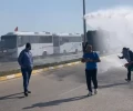 В турецком городе Адана полицейские применили слезоточивый газ и водометы против демонстрантов