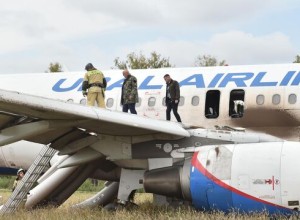 Решение о работе пилотов, посадивших A320 в поле, примут после расследования