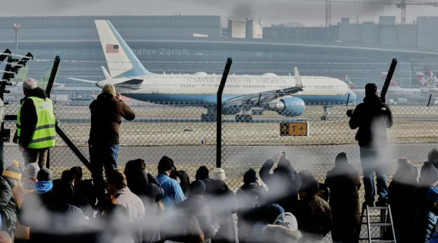 Самолет Трампа приземлился в аэропорту Цюриха с задержкой