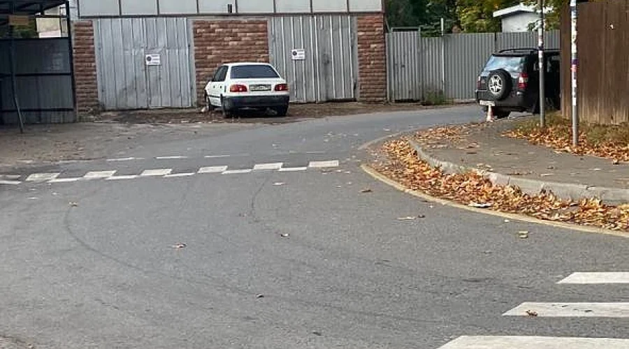 Рядом со станцией МЦД-1 «Немчиновка» в Одинцовском округе снесли незаконную постройку, в которой ранее был автосервис. 